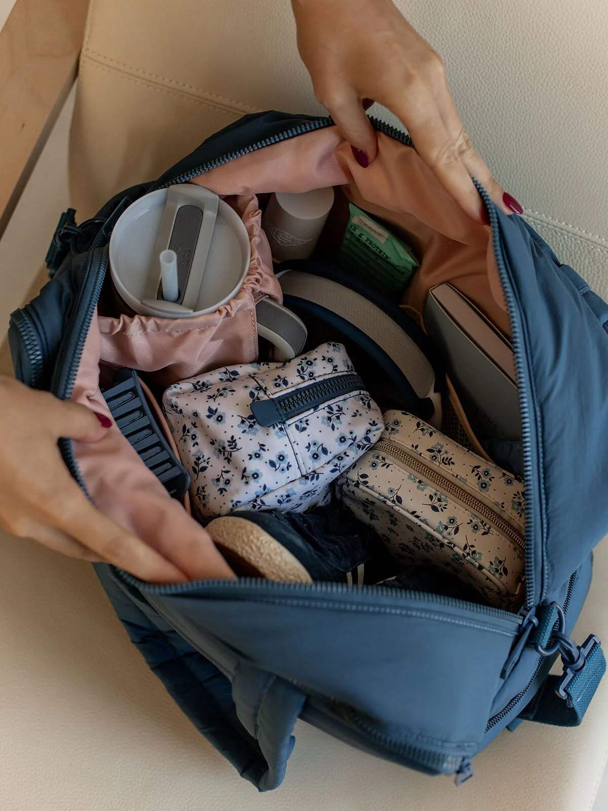 Off Duty Tote Blue - Image 2