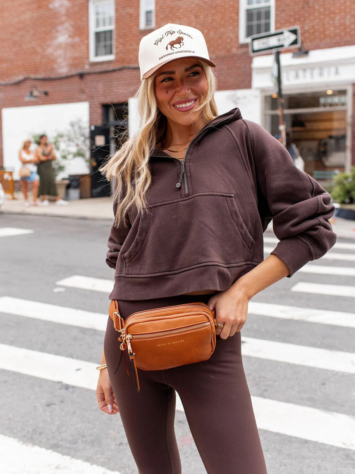 On The Run belt bag vegan leather cognac - Image 5
