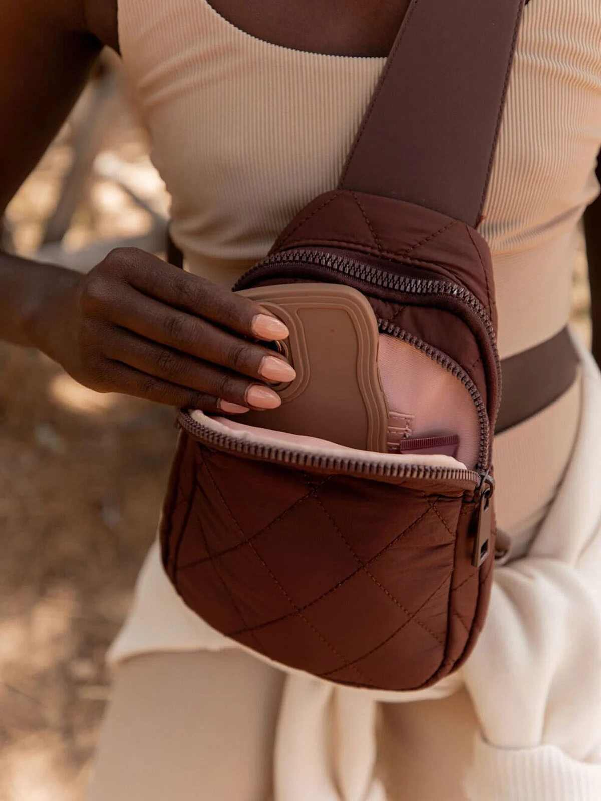 The Quilted Roamer espresso - Image 7